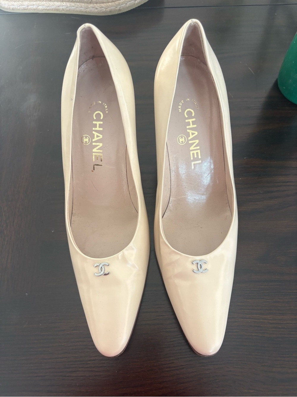 CHANEL Cream Patent Leather Pointed Toe Pumps with CC Logo